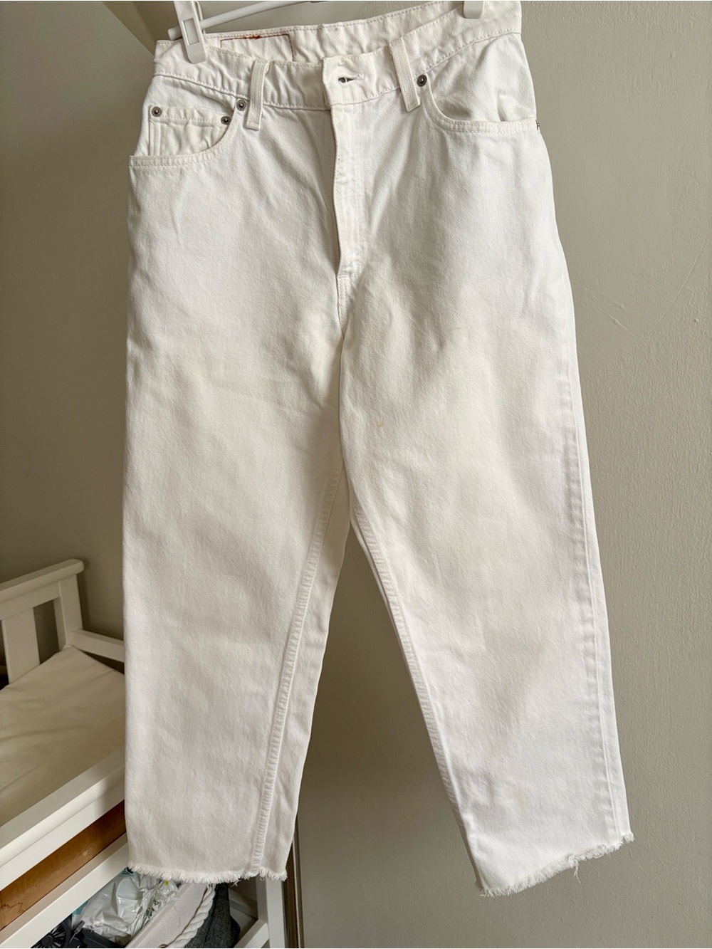 Levi’s 550 White Relaxed Tapered Fit Jeans, size 6